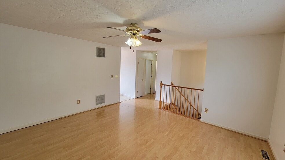 Building Photo - 131 Brookside Pl