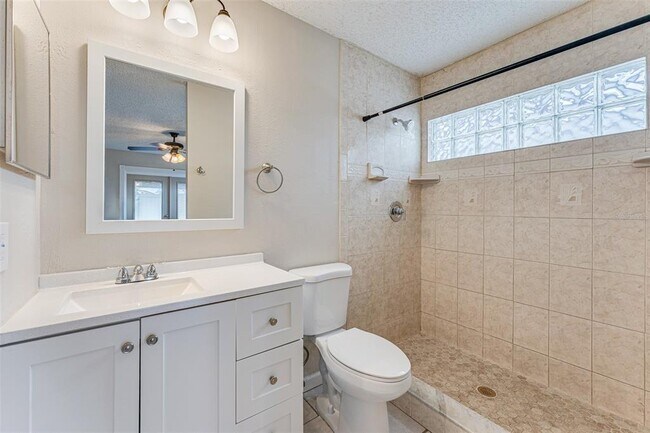Building Photo - 5010 Larch Ln