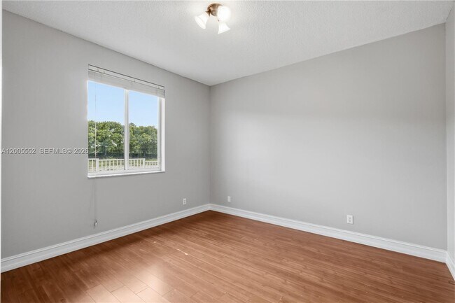 Building Photo - 849 Crestview Cir