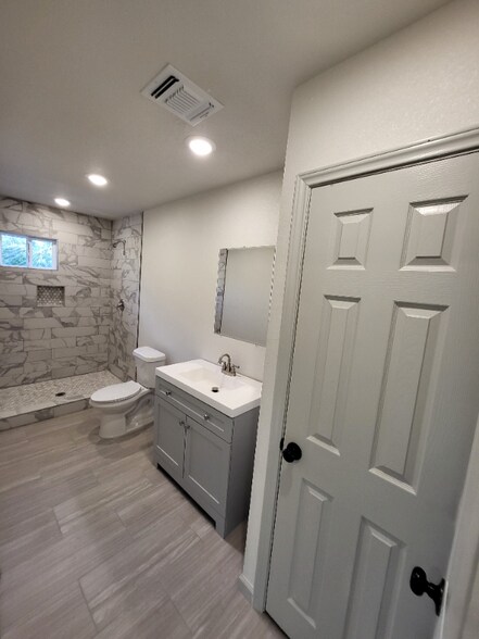 Building Photo - 2417 Castroville Rd