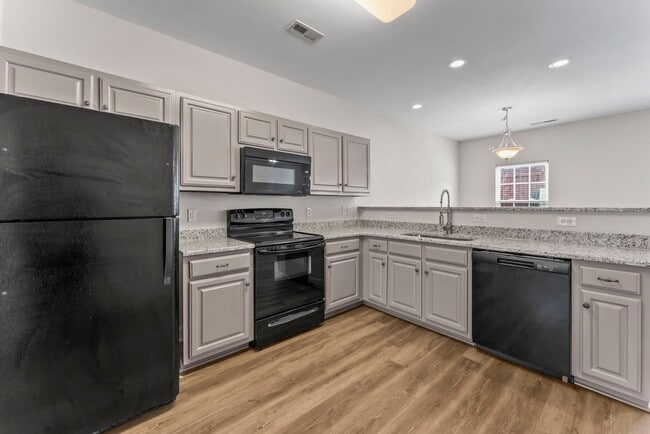 Building Photo - Spacious Townhome in Siegel School Zone – 2 Private Suites & Open Floor Plan!