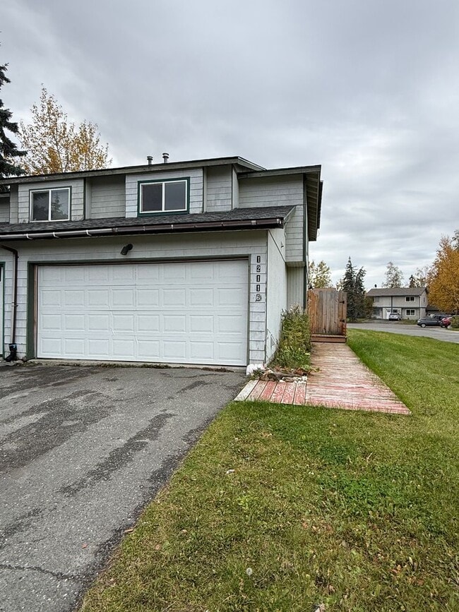 Building Photo - Pet-Friendly, Available Now!