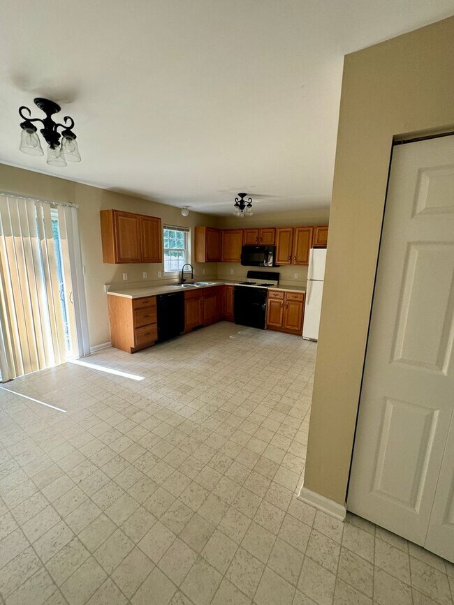 Building Photo - 659 Rockwood Dr