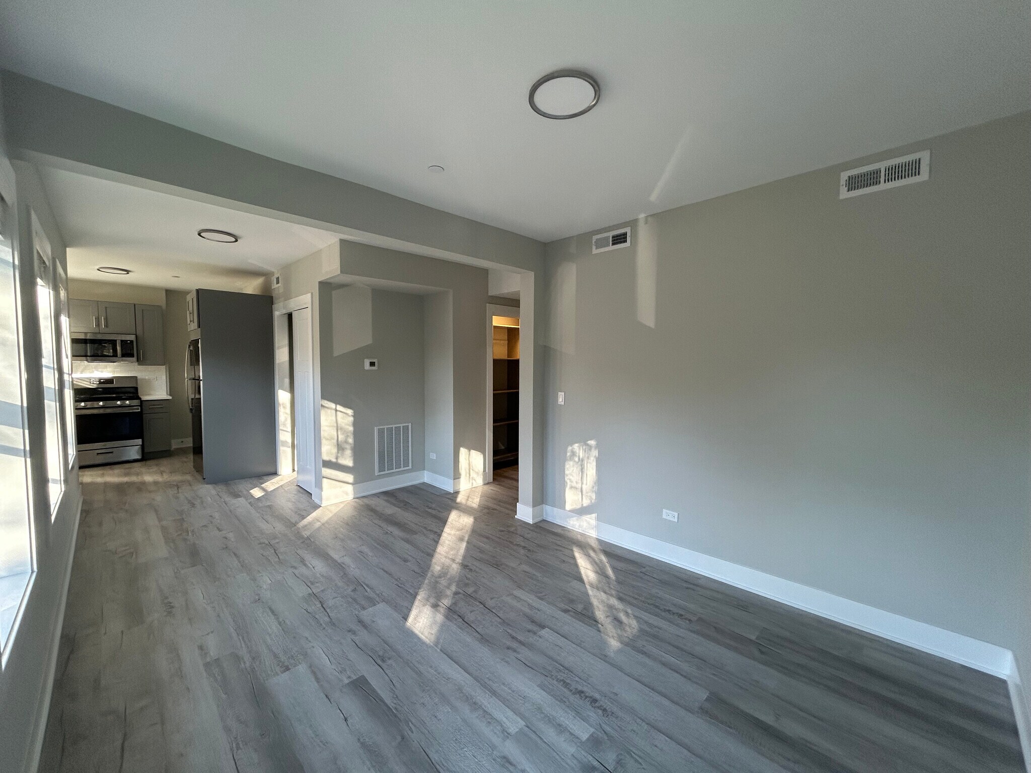 Building Photo - 1131 Oak Ave