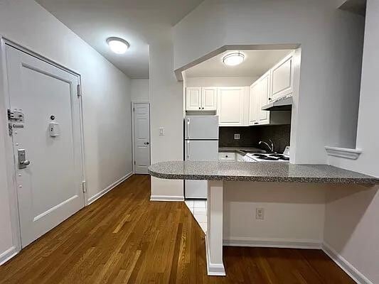 Building Photo - 151 E 81st St