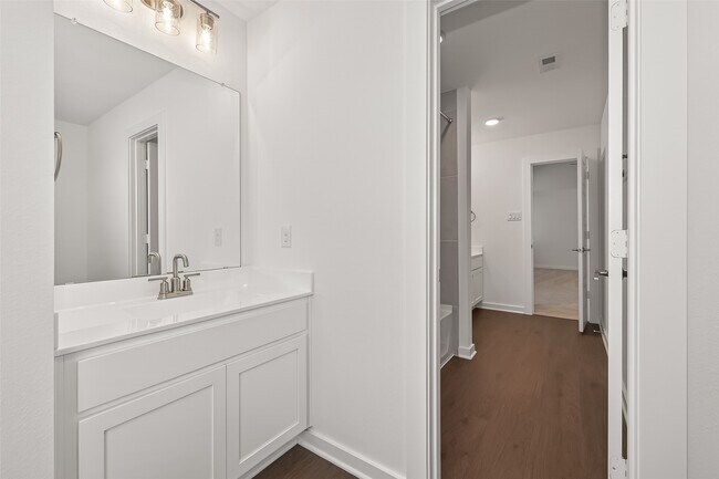 Building Photo - 32415 Sunbeam Dr