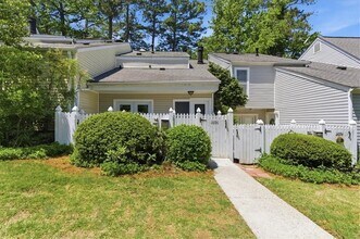 Building Photo - 2696 Greentree Dr SE