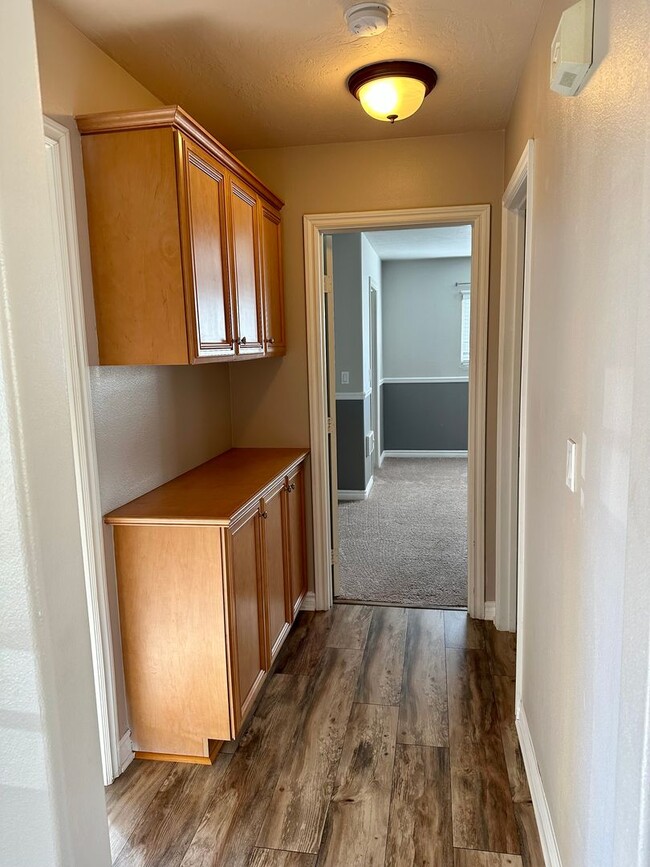 Building Photo - Private upstairs 2 bedroom 2 bath condo in...