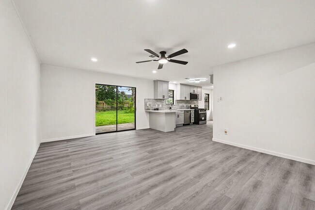 Building Photo - 7607 Grape St