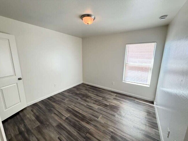 Building Photo - 3892 N Princeton Ln