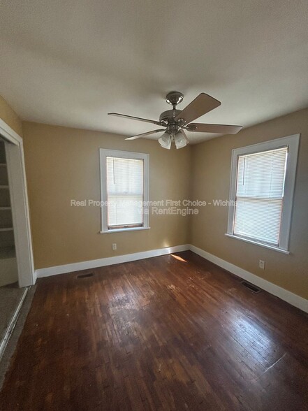 Building Photo - 2142 S Waco Ave