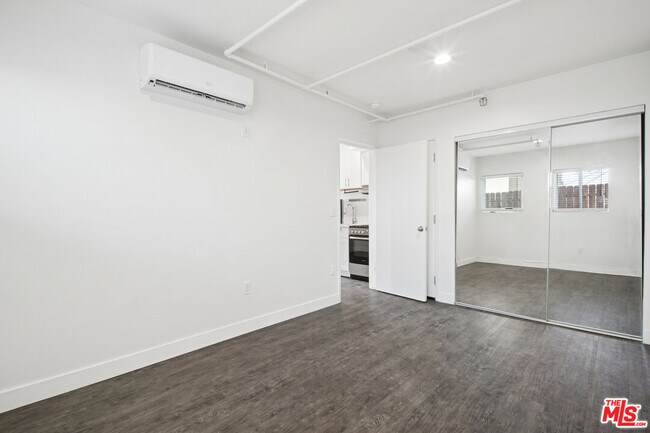 Building Photo - 9221 Alcott St