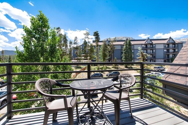 Building Photo - Price Reduced– Winter Seasonal Lease, Available Now through the end of May. Furnished with Utilit...