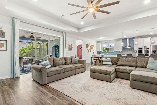 Building Photo - Spacious 4 Bed / 4 Bath Home with Upgrades...