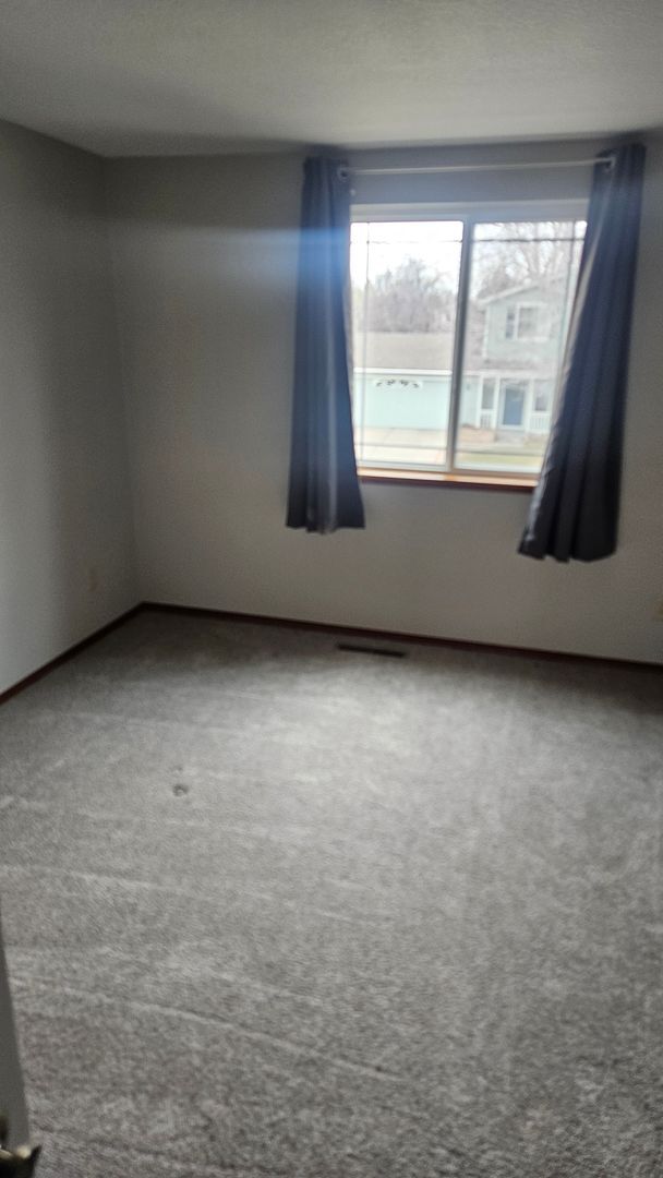 Building Photo - Clean 4 Bedroom Home near CSU