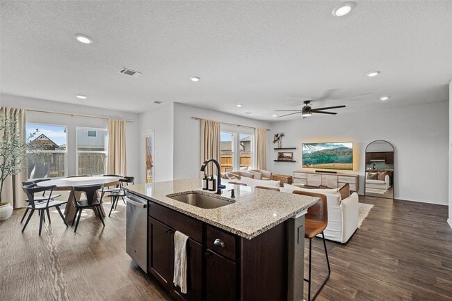 Building Photo - 144 Calgary Ln