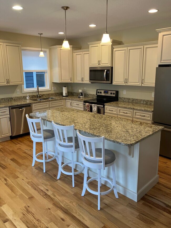 Building Photo - Special!! $500 off if lease signed in January! Gorgeous 3bd 3ba newer home in quiet neighborhood