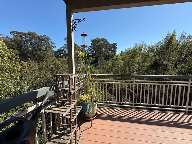Building Photo - 3 Bed 2.5 Bath Available NOW!!! 2 Car Gara...