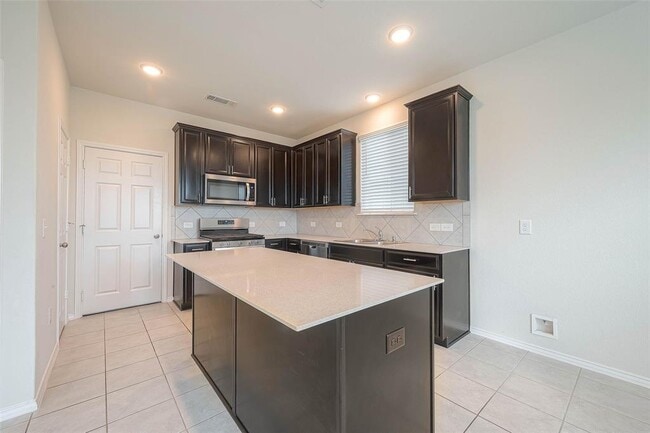 Building Photo - 25635 Royal Catchfly Rd
