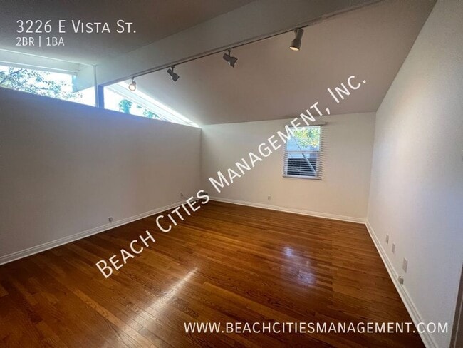 Building Photo - 3226 E Vista St