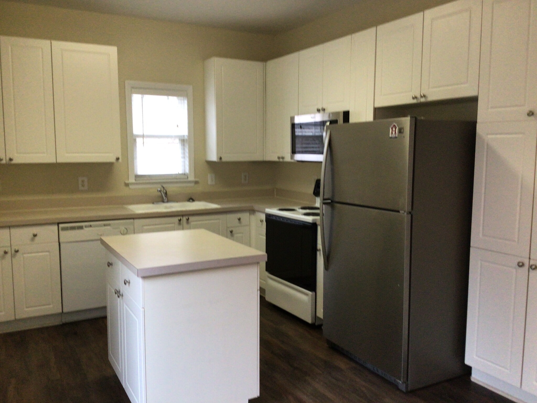Building Photo - 204 McCarthy Dr