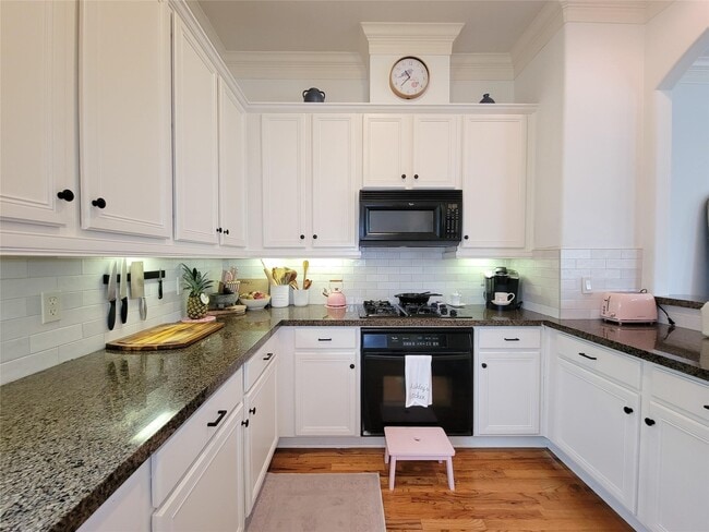 Building Photo - 1421 Bremond St