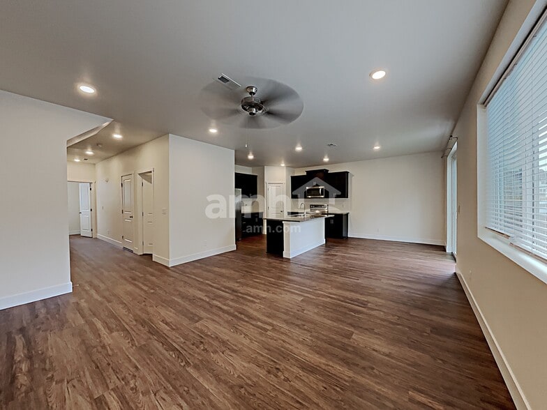 Building Photo - 12404 83rd Ave E