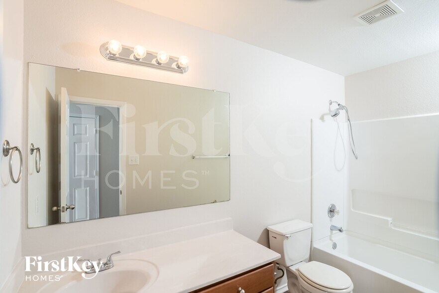 Building Photo - 8503 Silver Willow