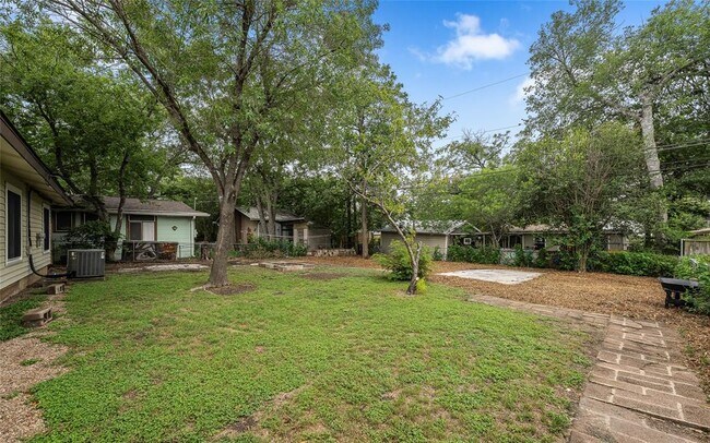 Building Photo - 1309 Suffolk Dr