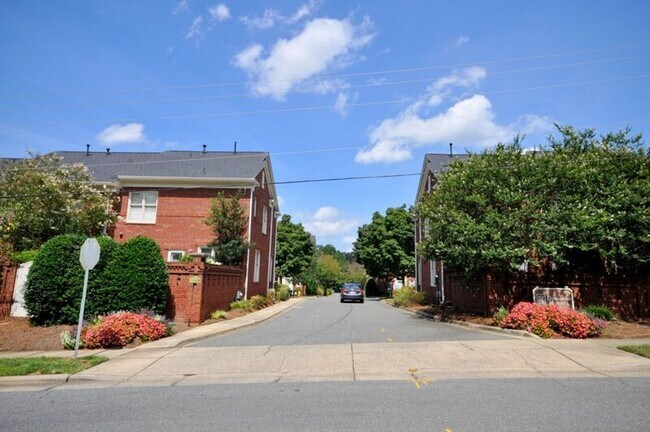 Building Photo - 2708 Dilworth Heights Ln