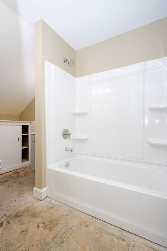 Building Photo - Three bedroom duplex