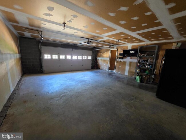 Building Photo - 6013 Harvester Ct