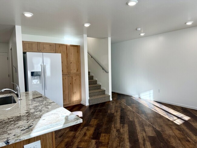 Building Photo - 361 W 400 S