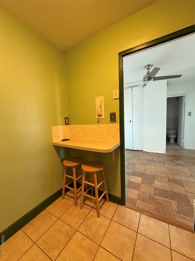 Building Photo - 61-20 Grand Central Pkwy