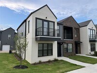 Building Photo - 2217 Reserve Wy