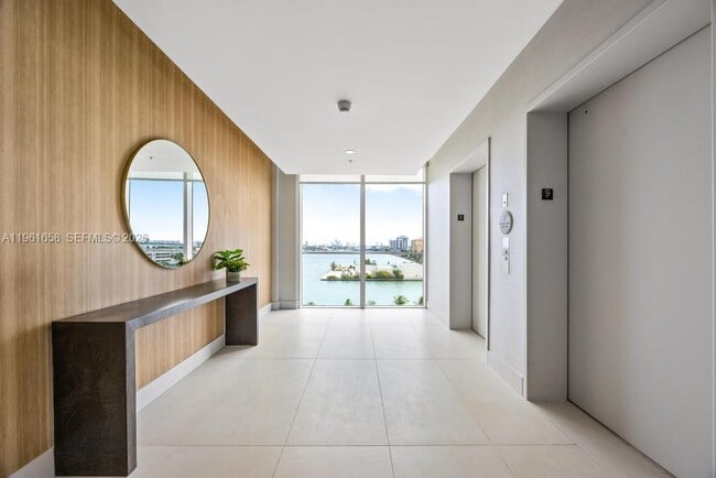 Building Photo - 7910 Harbor Island Dr