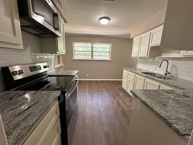 Building Photo - 2007 Bradshaw Dr