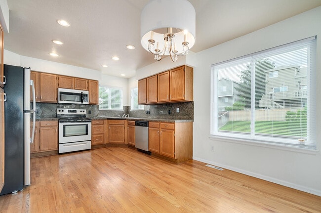 Building Photo - 1350 Knollwood Way