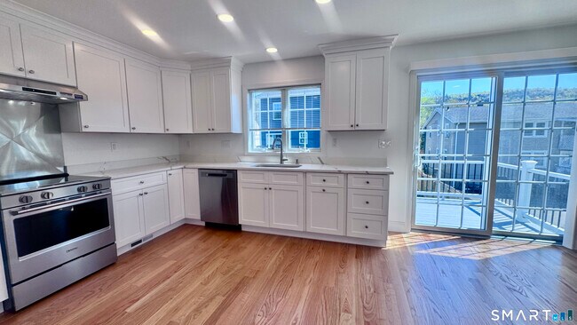 Building Photo - 44 Mettler St