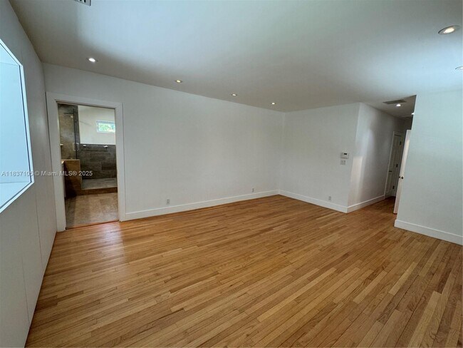 Building Photo - 13250 SW 72nd Ave