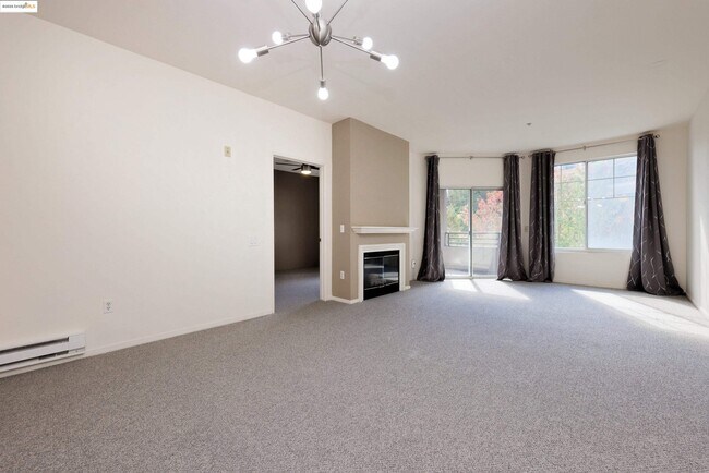 Building Photo - 220 Caldecott Ln