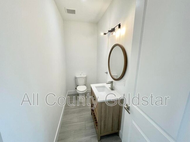 Building Photo - 4661 Fairlane Dr