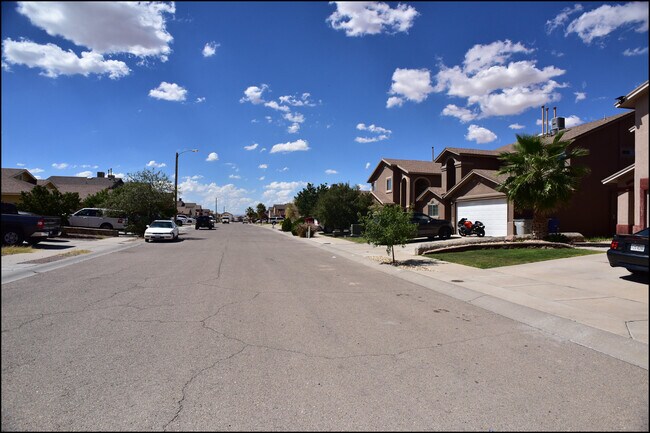 Building Photo - 14325 Island Point Dr