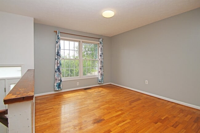 Building Photo - 235 Quail Run Dr