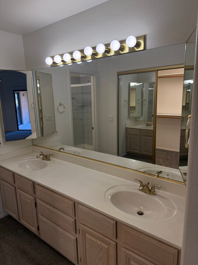 Building Photo - 12152 N Finch Dr