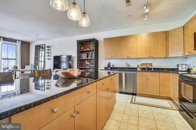 Building Photo - 2007 Clipper Park Rd