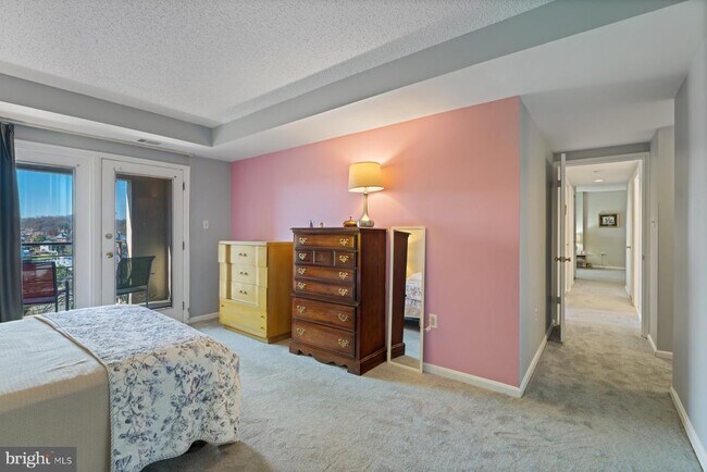 Building Photo - 1040 Deer Ridge Dr