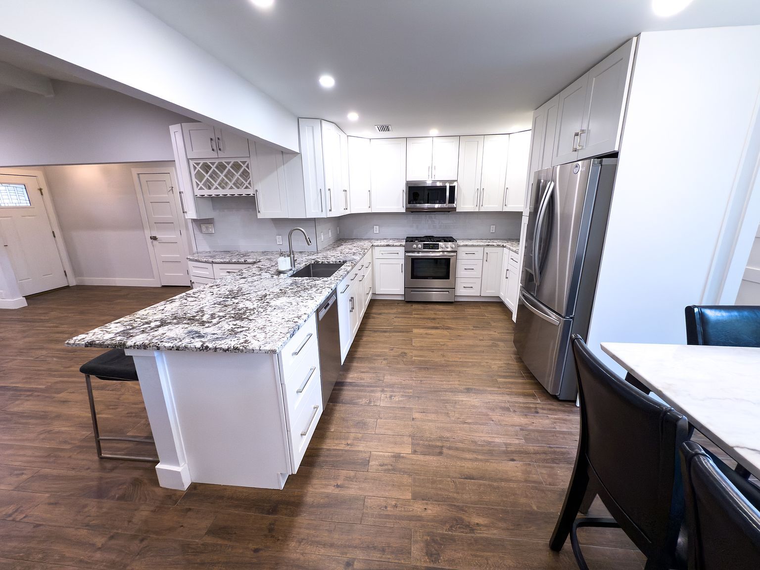 Kitchen range, cabinetry, and countertop detail - 2006 Candle Ct