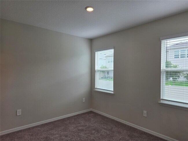 Building Photo - 2865 High Pointe St