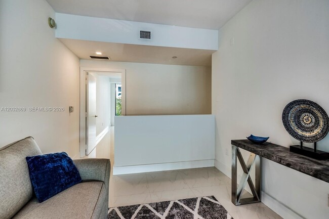 Building Photo - 6000 Collins Ave